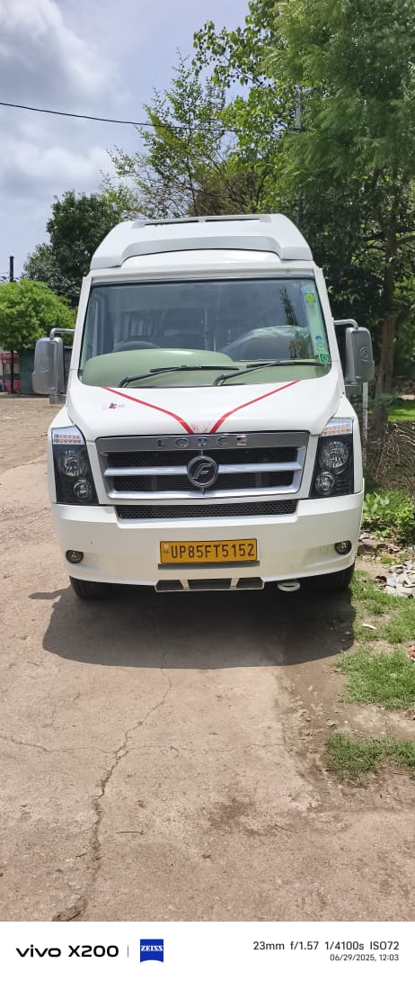 group friendly taxi in vrindavan