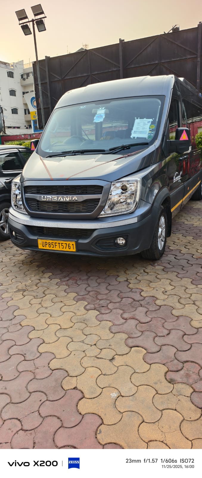7 seater taxi in vrindavan