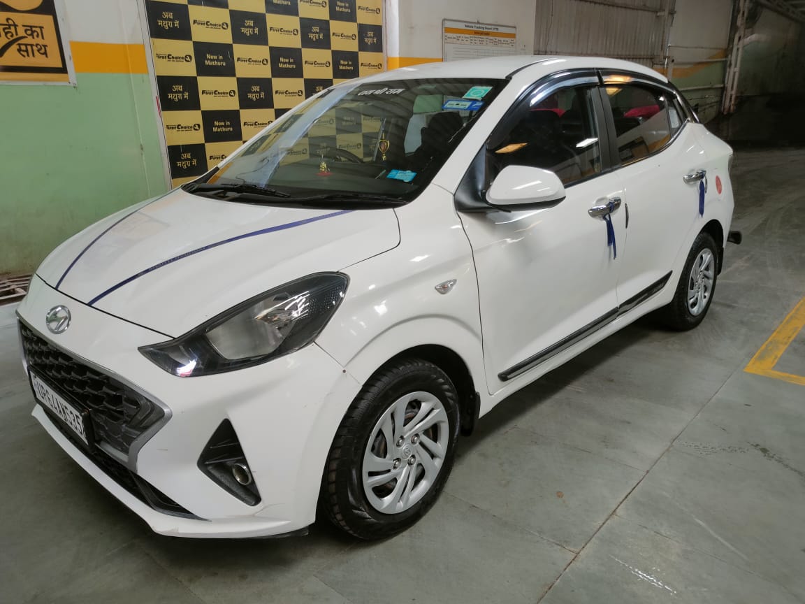 Z-black touriest bus in vrindavan
