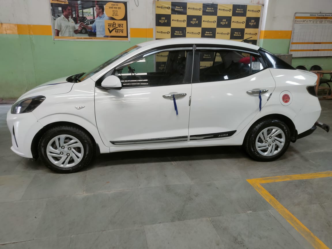 Family friendly taxi in vrindavan